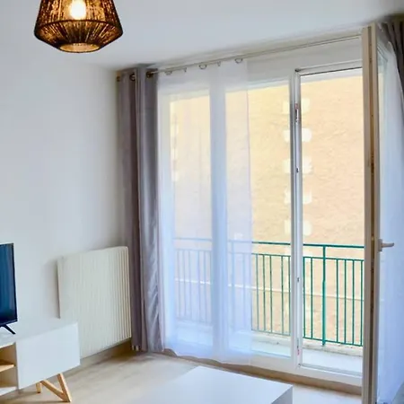 Dolmen Adrien 6 Apartment Tours